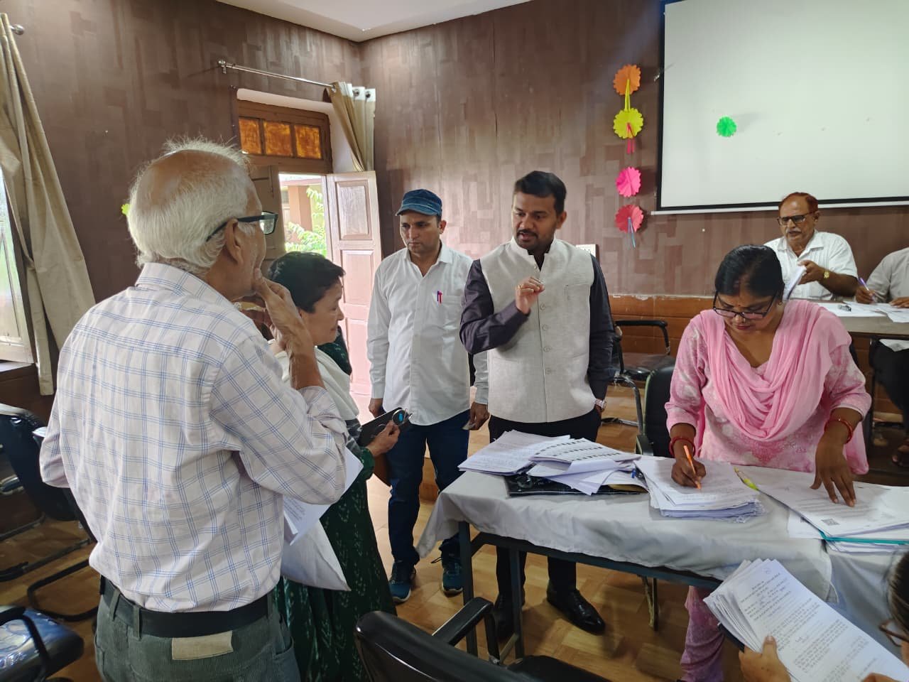 एसआईआर अभियान के तहत संयुक्त मजिस्ट्रेट रुड़की ने बूथ संख्या-55 का किया औचक निरीक्षण 2 अभियान के तहत संयुक्त मजिस्ट्रेट रुड़की ने बूथ संख्या 55