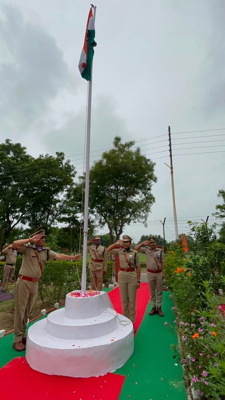 और-धूमधाम-के-साथ-मनाया-हरिद्वार-पुलिस-द्वारा-भारत.jpeg