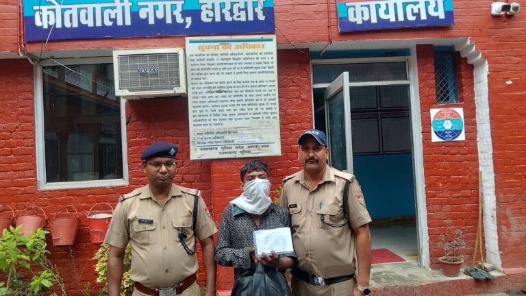 का-ताला-तोड़-की-गई-चोरी-का-पुलिस-ने.jpeg