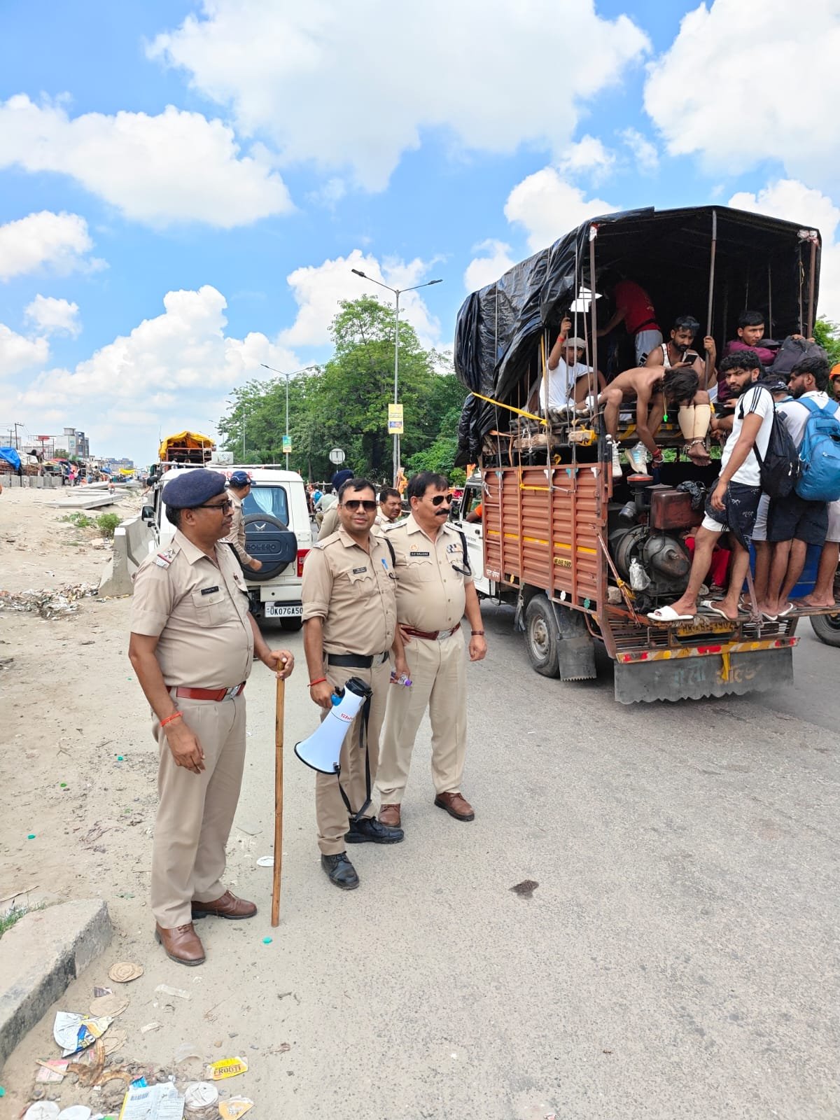 यात्रा की व्यवस्थाओं के बीच भोले की जय जयकार