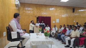 कार्यालय-में-मुख्यमंत्री-ने-किया-थारू-जनजाति-से-संवाद.jpeg