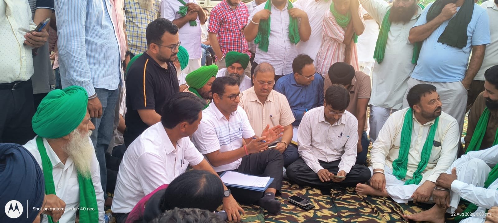 के साथ अपर जिलाधिकारी ने किया संवाद समस्याओं के