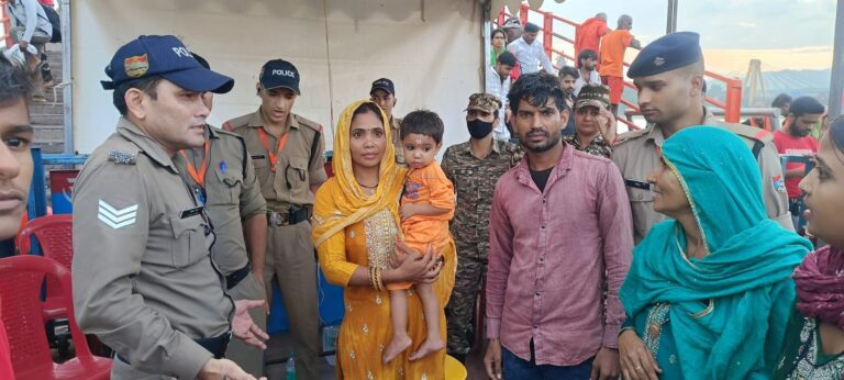 की-तत्परता-से-परिजनों-से-मिली-2-वर्षीय-बच्ची.jpeg