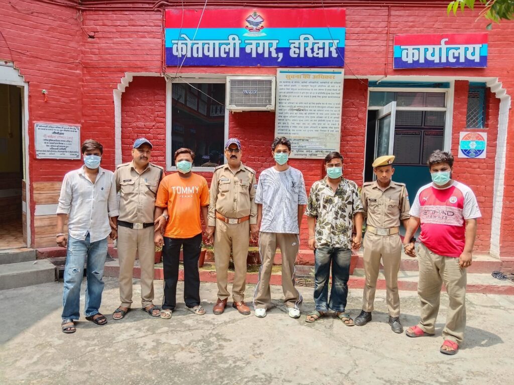 के-खिलाफ-पुलिस-की-कार्यवाही-05-आरोपी-गिरफ्तार.jpg