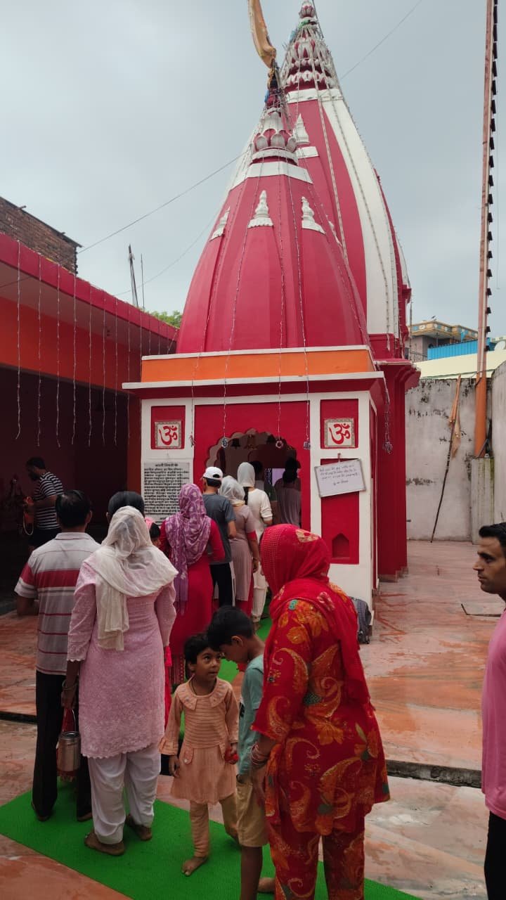 के-शिव-मंदिरों-में-लगी-भारी-भीड़-पुलिस-द्वारा.jpeg