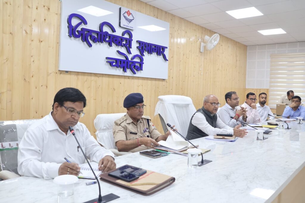के-हित-सर्वोपरि-टीएचडीसी-टनल-हादसे-की-समीक्षा-में.jpg