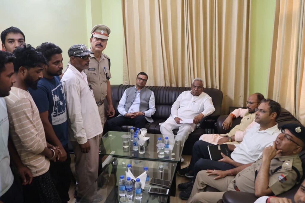 के-हितों-को-लेकर-संवेदनशील-सरकार-मंत्री-मदन.jpeg
