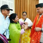को-महिलाओं-ने-बांधा-रक्षा-सूत्र-मुख्यमंत्री-ने-दी.jpeg