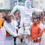 गांधी-द्वारा-जातीय-टिप्पणी-को-लेकर-लैंसडाउन-चौक-पर.jpeg