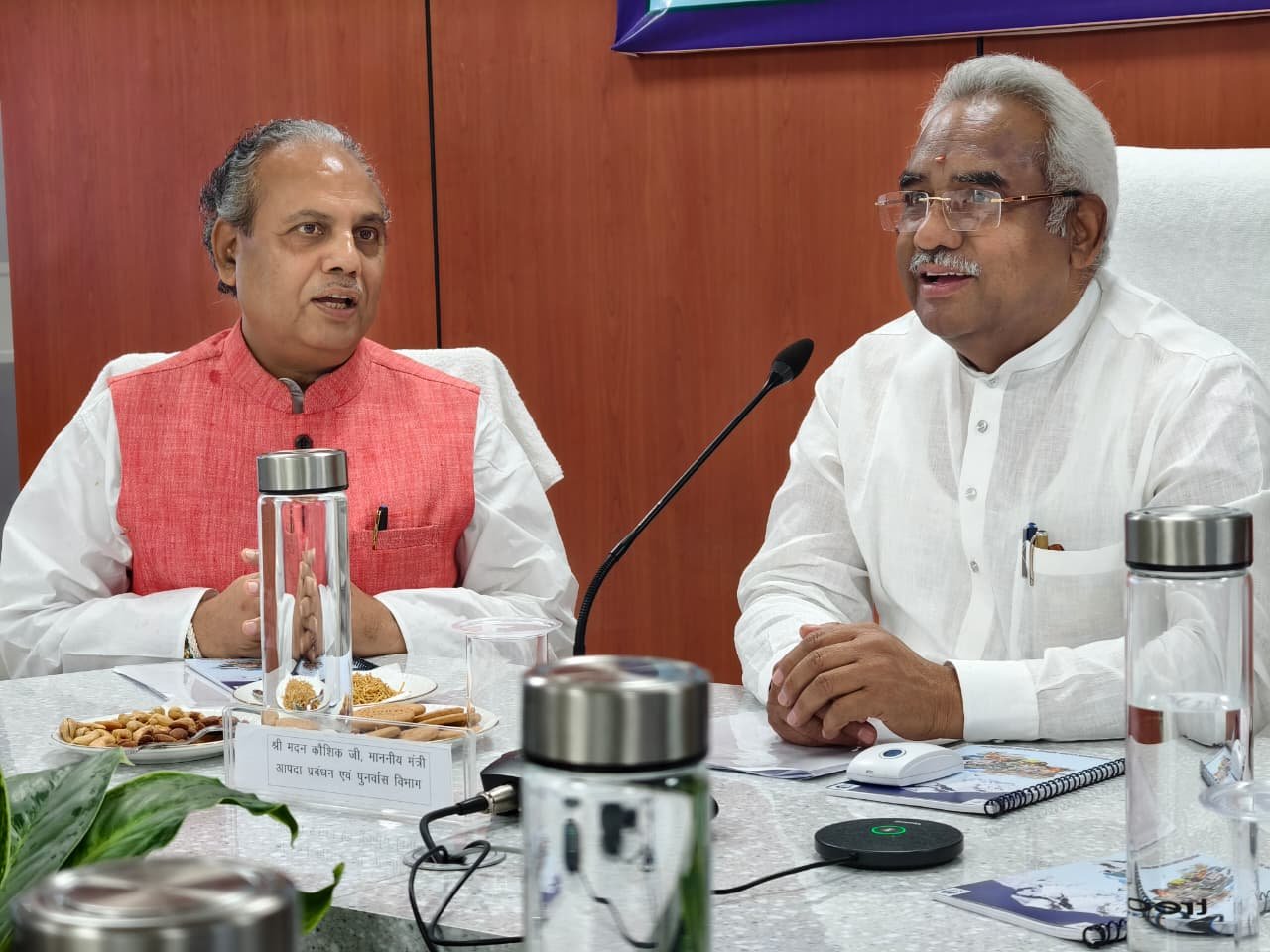 ग्लेशियर झीलों की निगरानी के लिए अत्याधुनिक तकनीक अपनाई जाएगीः मदन कौशिक 2 झीलों की निगरानी के लिए अत्याधुनिक तकनीक अपनाई जाएगीः