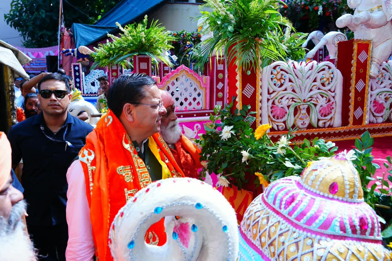 टपकेश्वर महादेव की भव्य शोभायात्रा में शामिल हुए मुख्यमंत्री श्री पुष्कर सिंह धामी 2 महादेव की भव्य शोभायात्रा में शामिल हुए मुख्यमंत्री श्री