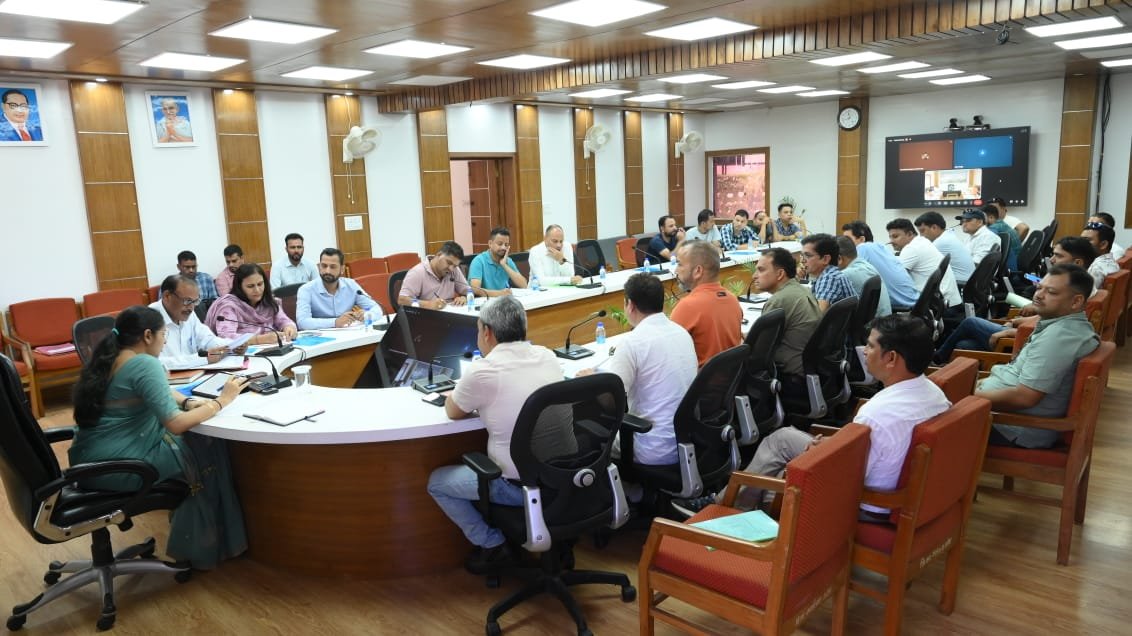 डीएम टिहरी ने राफ्टिंग प्रबंधन समिति की बैठक ली 2 टिहरी ने राफ्टिंग प्रबंधन समिति की बैठक ली