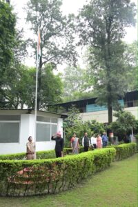 दिवस-पर-जिलाधिकारी-डॉ0-आशीष-चौहान-ने-कलेक्ट्रेट-परिसर.jpeg