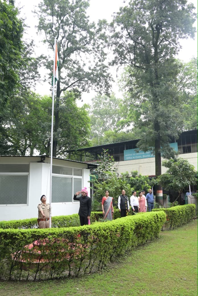 दिवस-पर-जिलाधिकारी-डॉ0-आशीष-चौहान-ने-कलेक्ट्रेट-परिसर.jpeg