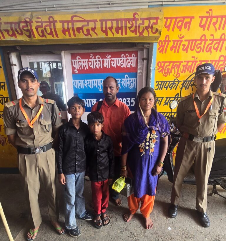 देवी-मंदिर-में-बिछड़े-दो-बालक-हरिद्वार-पुलिस-ने.jpeg