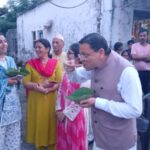 धामी-ने-लोकल-फॉर-वोकल-को-दिया-बढ़ावालोहियाहैड-में.jpeg