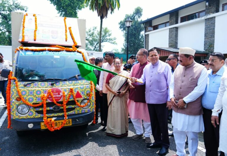 धामी-बोले-सरकार-महिला-युवा-और-ग्रामीण-उद्यमियों-को.jpeg