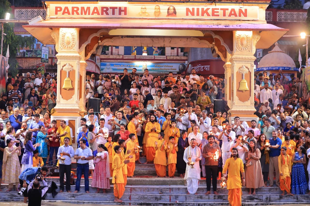 से धार्मिक यात्रा पर आए प्रतिनिधिमंडल ने परमार्थ निकेतन