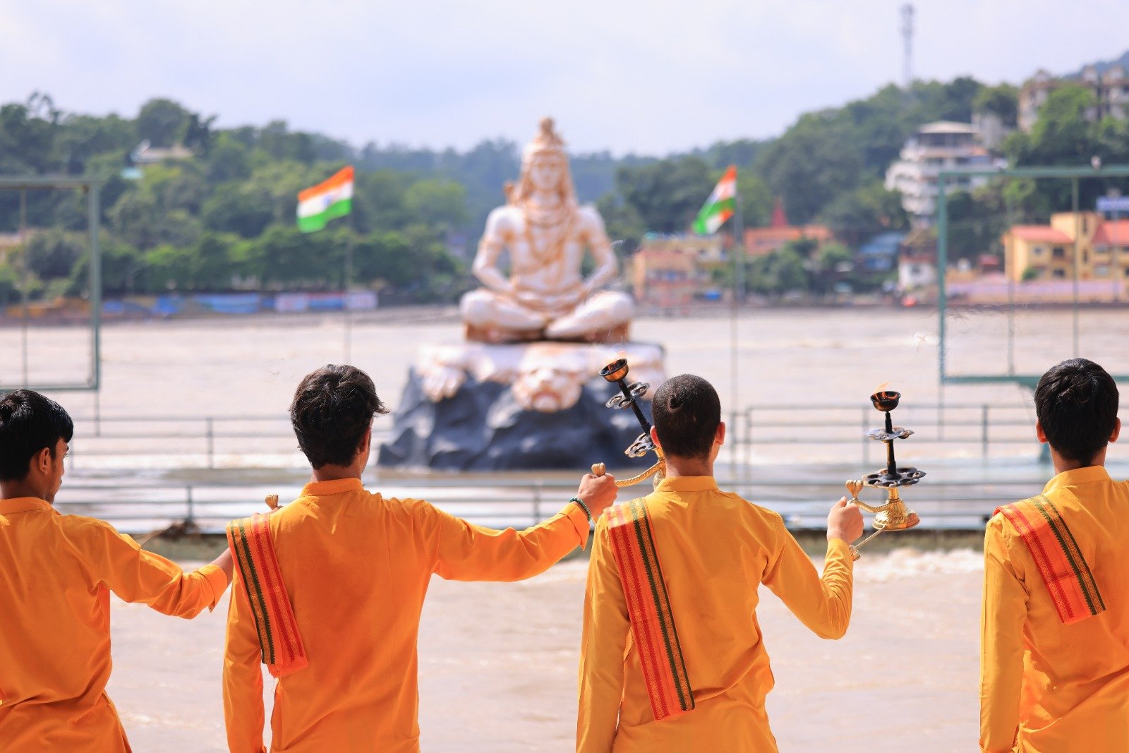 परमार्थ निकेतन से श्रावण के चतुर्थ सोमवार पर समत्व का संदेश 2 निकेतन से श्रावण के चतुर्थ सोमवार पर समत्व का