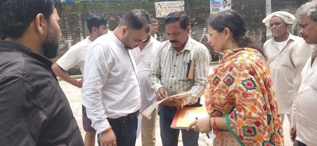 पाठशाला-इब्राहिमपुर-की-भूमि-से-हटाया-गया-अवैध-अतिक्रमण.jpeg