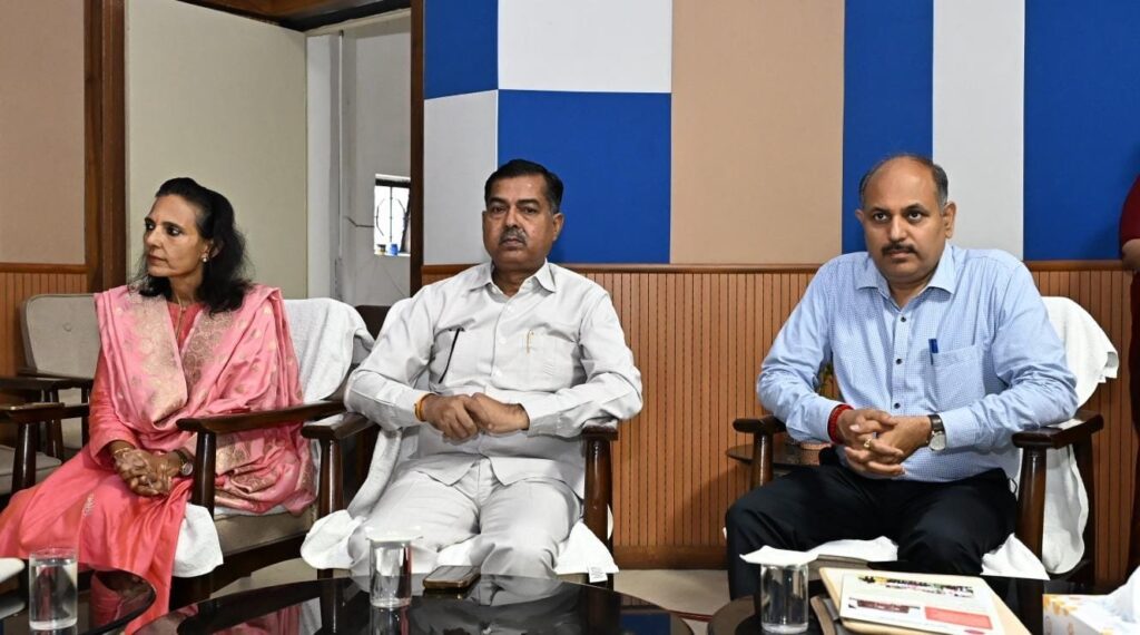 पुस्कार-सिंह-धामी-ने-किए-उद्यमशाला-योजना-चौपाल-2026-का.jpeg