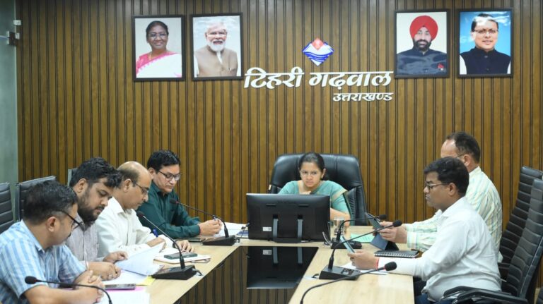 मंत्री-गणेश-जोशी-ने-वीसी-के-माध्यम-से-जनपद.jpeg