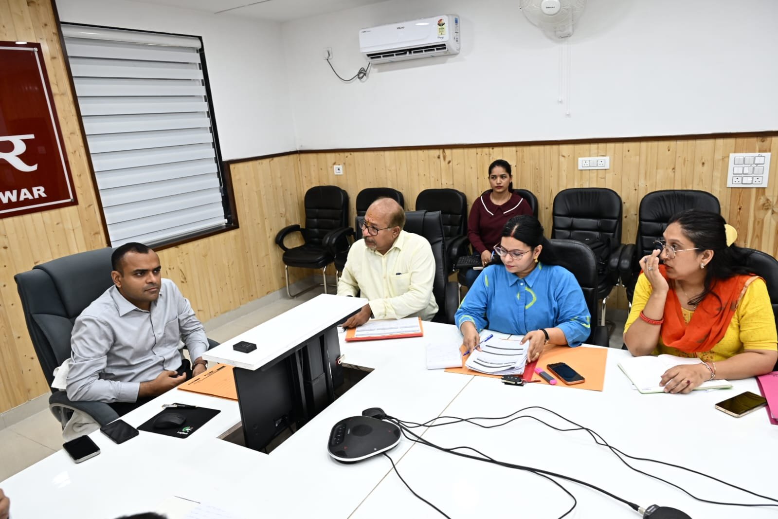 मातृ मृत्यु रोकथाम को लेकर जिलाधिकारी की अध्यक्षता में समीक्षा बैठक, अधिकारियों को दिए आवश्यक निर्देश 2 मृत्यु रोकथाम को लेकर जिलाधिकारी की अध्यक्षता में समीक्षा