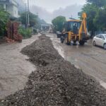 में-बारिश-के-बीच-प्रशासन-अलर्ट-जलभराव-वाले-क्षेत्रों.jpg