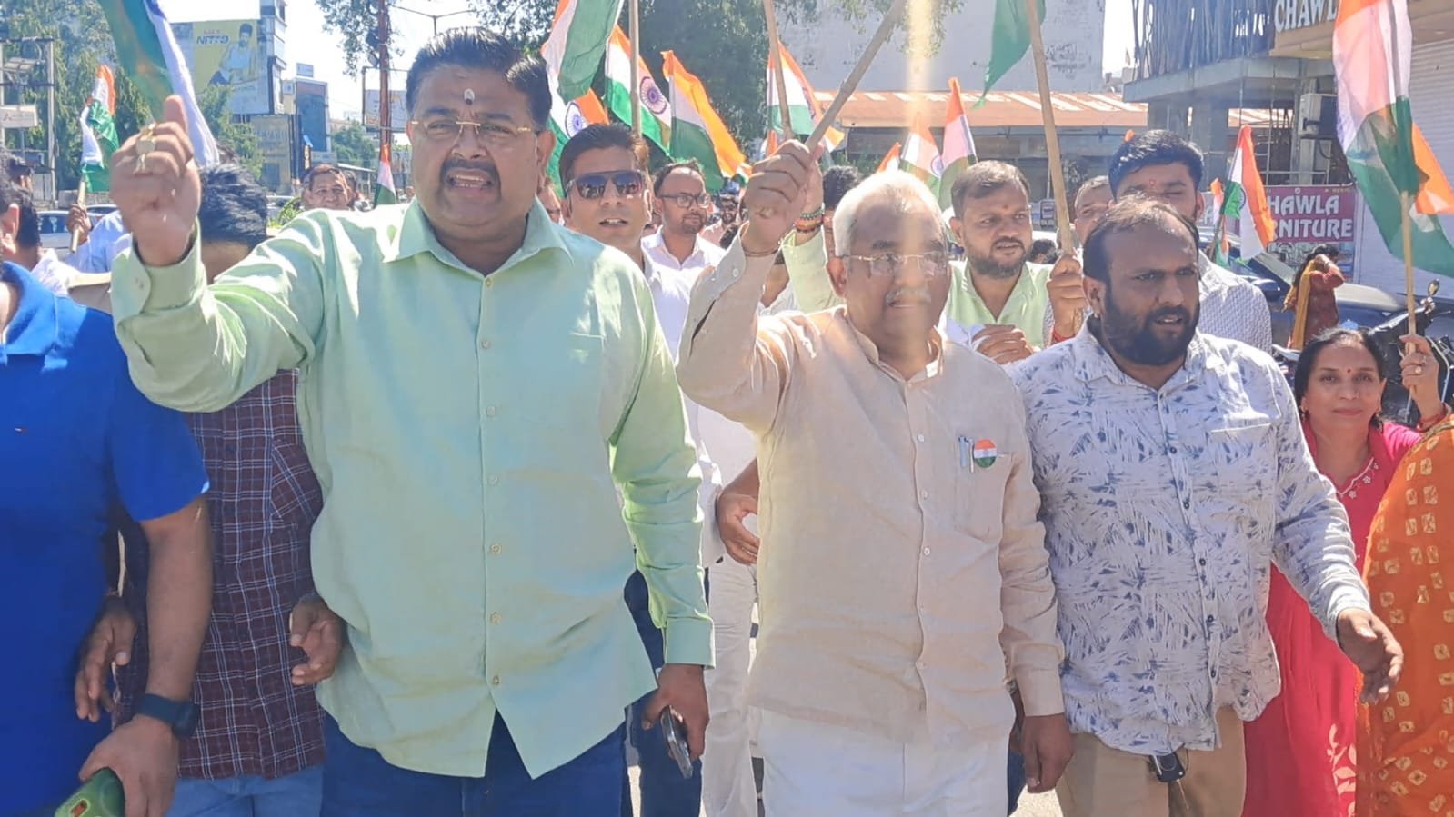 राष्ट्रभक्ति के उत्साह से गूंजा हरिद्वार, कैबिनेट मंत्री मदन कौशिक के नेतृत्व में निकली भव्य तिरंगा यात्रा 2 के उत्साह से गूंजा हरिद्वार कैबिनेट मंत्री मदन कौशिक