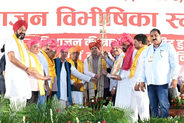 विभीषिका-स्मृति-दिवस-पर-शहीदों-को-नमन-सीएम-धामी.jpeg