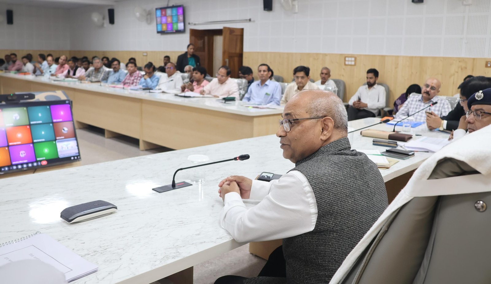 श्रमिकों के हित सर्वोपरि, टीएचडीसी टनल हादसे की समीक्षा में आयुक्त ने दिए निर्देश 4 के हित सर्वोपरि टीएचडीसी टनल हादसे की समीक्षा में