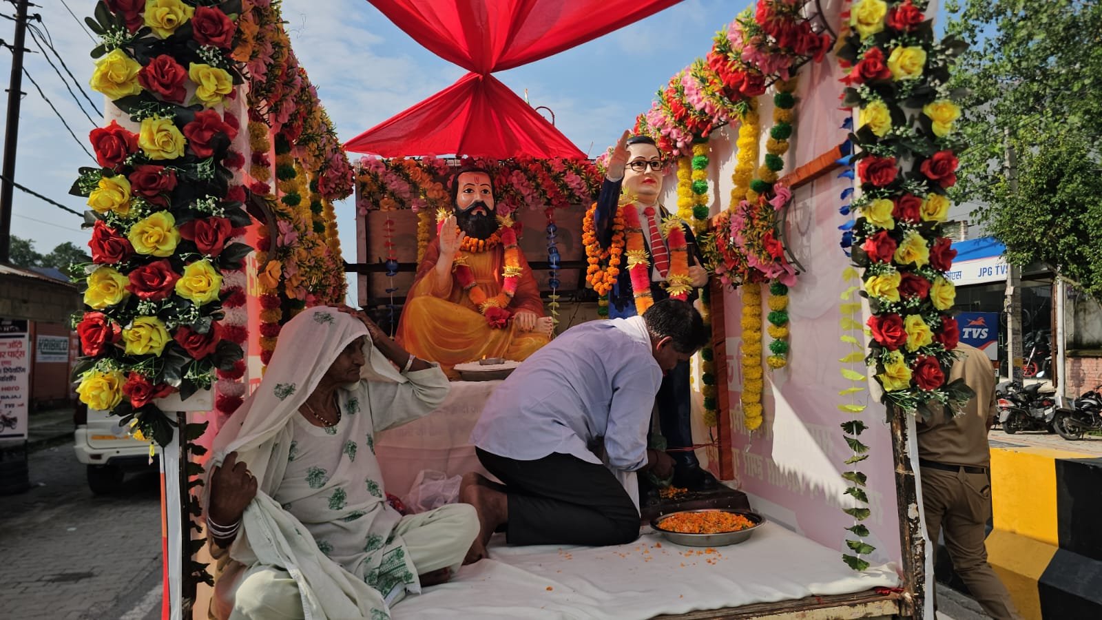 संत शिरोमणि गुरु रविदास जी की 650वीं जयंती पर झबरेड़ा में भव्य कलश यात्रा एवं समारोह आयोजित 2 शिरोमणि गुरु रविदास जी की 650वीं जयंती पर झबरेड़ा