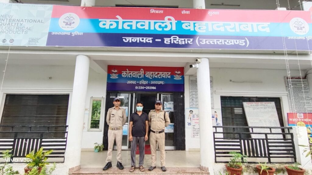 संरक्षण-अधिनियम-में-फरार-चल-रहे-वांछित-को-पुलिस.jpeg