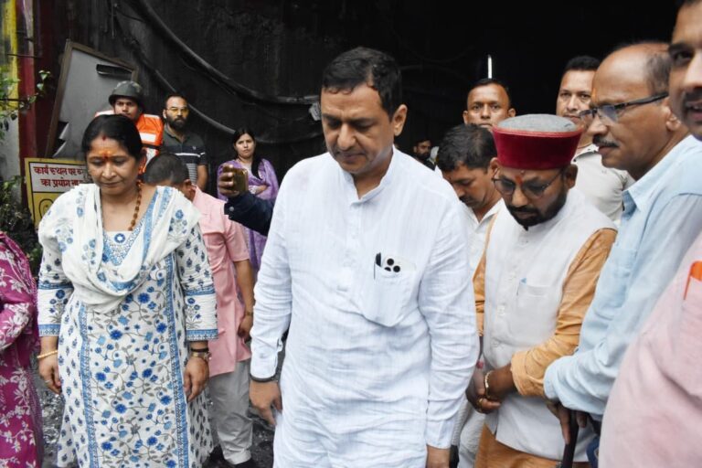 सांसद-अनिल-बलूनी-ने-किया-टीएचडीसी-टनल-का-निरीक्षण.jpeg