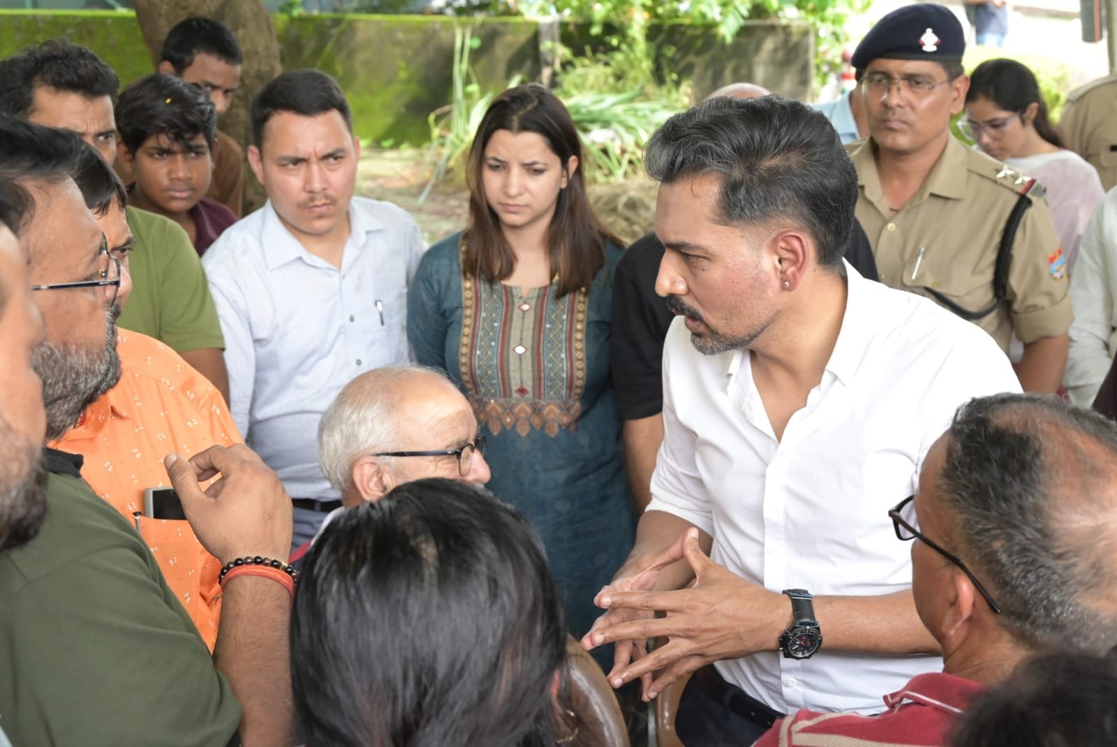 सीमाद्वार में जलभराव पर डीएम सख्त, नगर निगम को 24 घंटे में सफाई और डिवाटरिंग के निर्देश 4 में जलभराव पर डीएम सख्त नगर निगम को 24