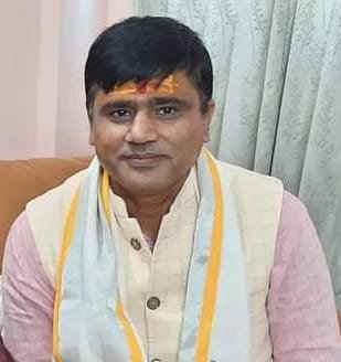 सैनी-ने-मुख्यमंत्री-धामी-जिलाधिकारी-मयूर-दीक्षित-एसएसपी-और.jpeg