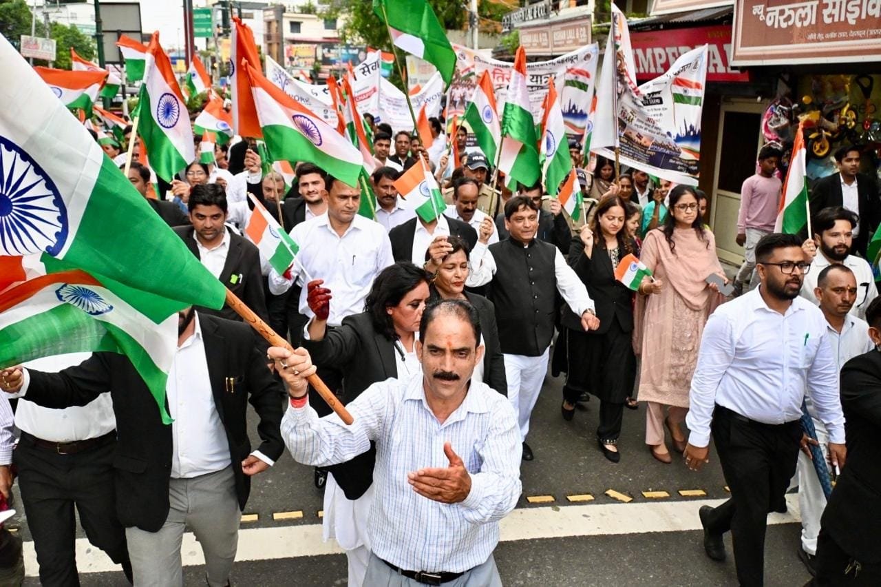 स्वतंत्रता दिवस की पूर्व संध्या पर देहरादून में निकली भव्य तिरंगा यात्रा 2 दिवस की पूर्व संध्या पर देहरादून में निकली भव्य