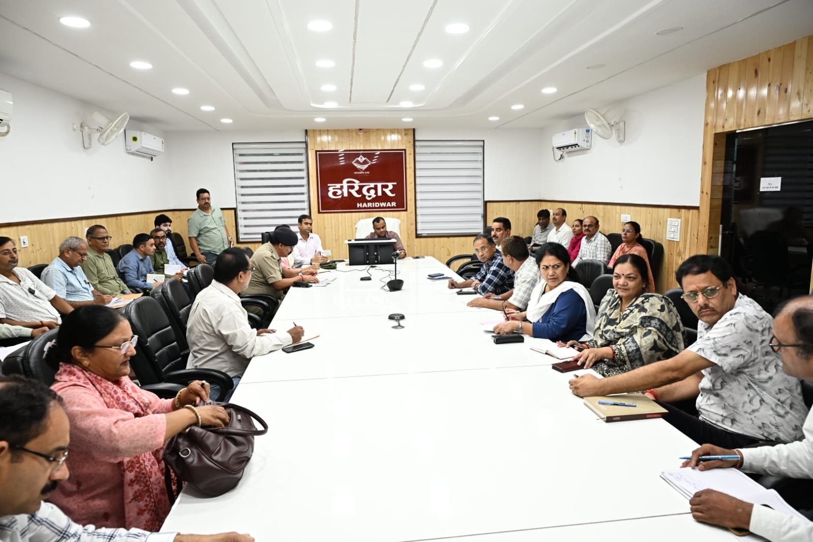 स्वतंत्रता दिवस समारोह की तैयारियों को लेकर जिलाधिकारी की अध्यक्षता ने बैठक आयोजित 2 दिवस समारोह की तैयारियों को लेकर जिलाधिकारी की अध्यक्षता