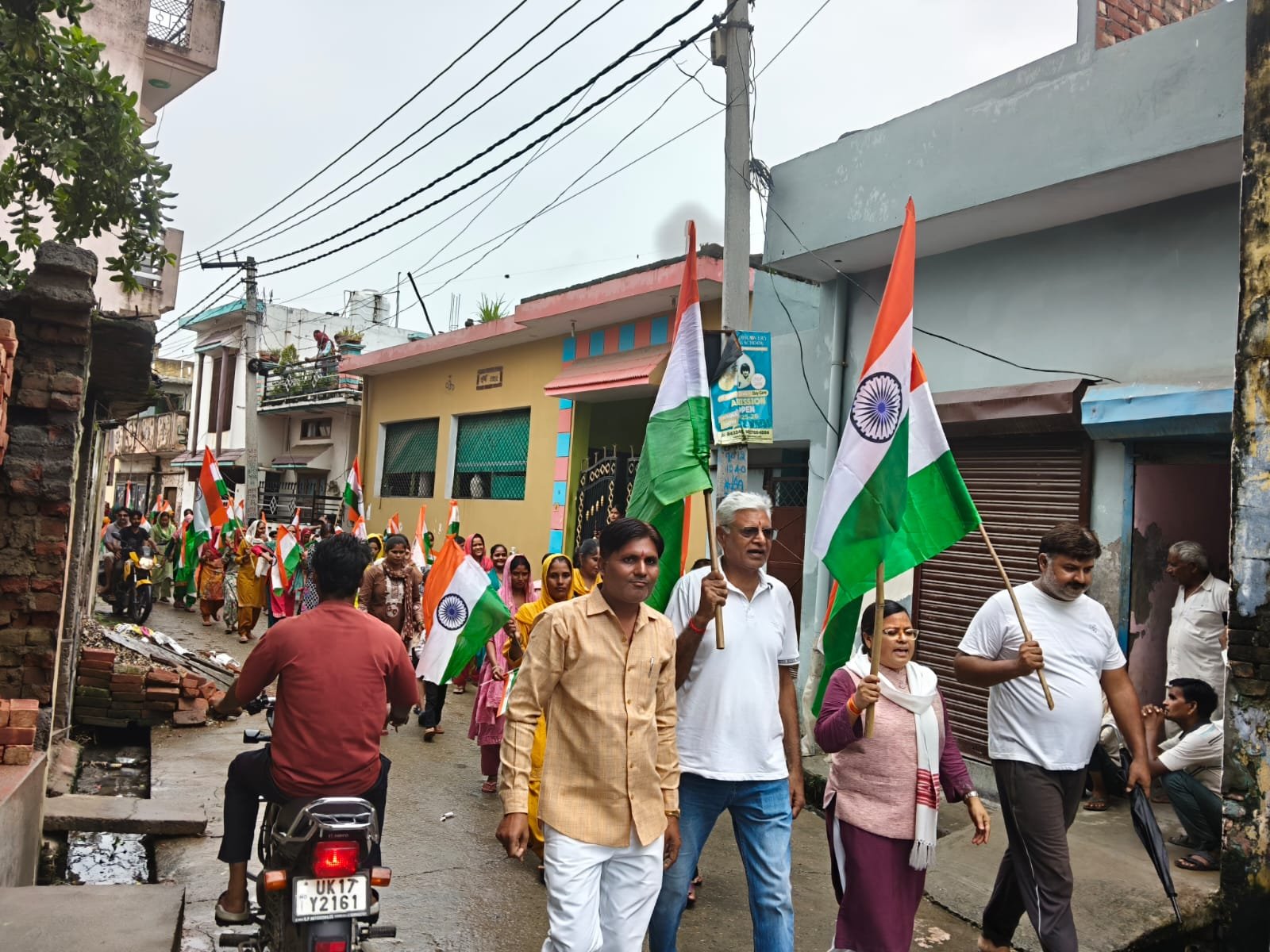 घर तिरंगा कार्यक्रम के अंतर्गत विकास खंड रुड़की में