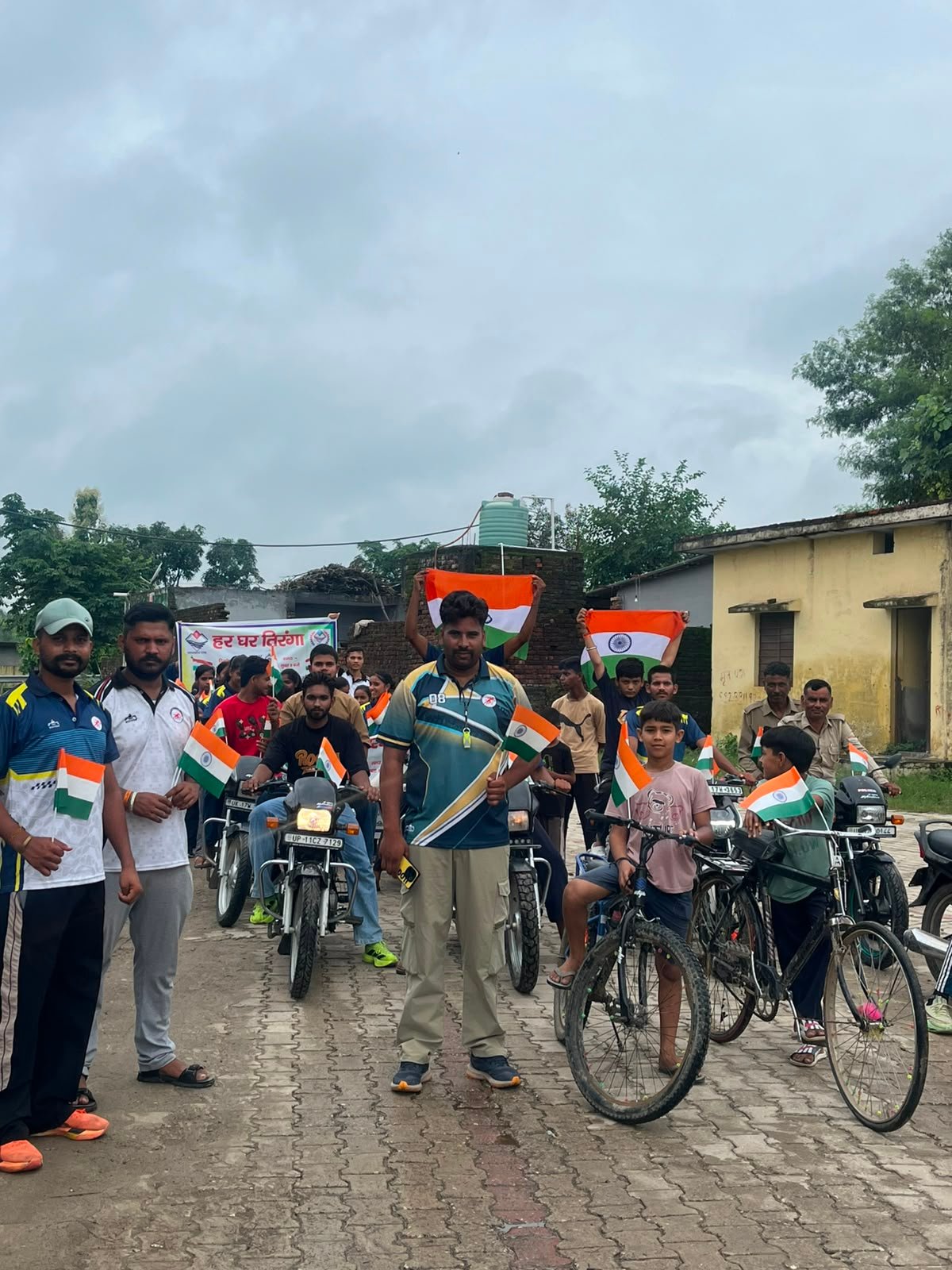 घर तिरंगा कार्यक्रम के अंतर्गत विभिन्न स्कूलों में आयोजित