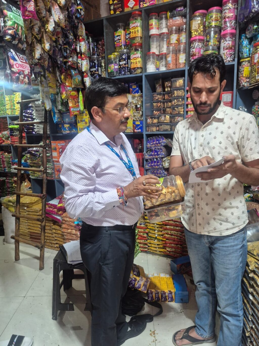 हरिद्वार-के-विभिन्न-क्षेत्रों-खाद्य-सुरक्षा-अधिकारियों-की-टीमों.jpg