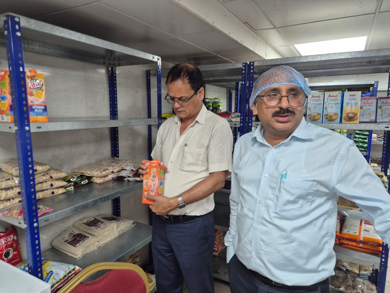ढाबों में खाद्य पदार्थों की गुणवत्ता जांच लिए गए नमूने