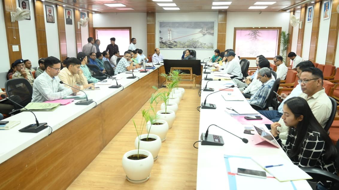 मिलन में 42 शिकायतें एवं मांग पत्र प्राप्त डीएम