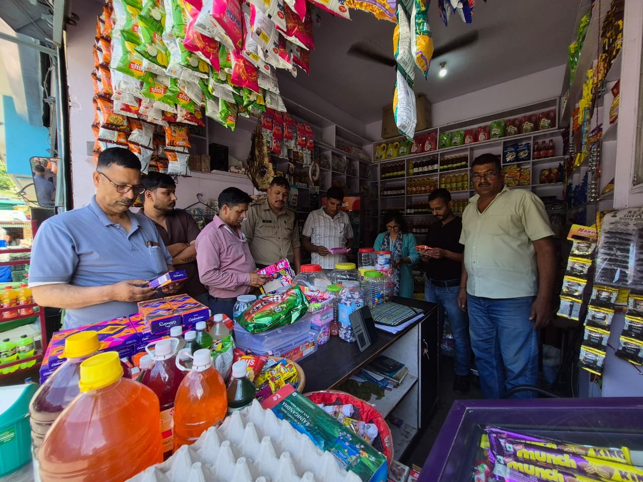 पर्व को लेकर खाद्य प्रतिष्ठानों में विशेष जांच अभियान