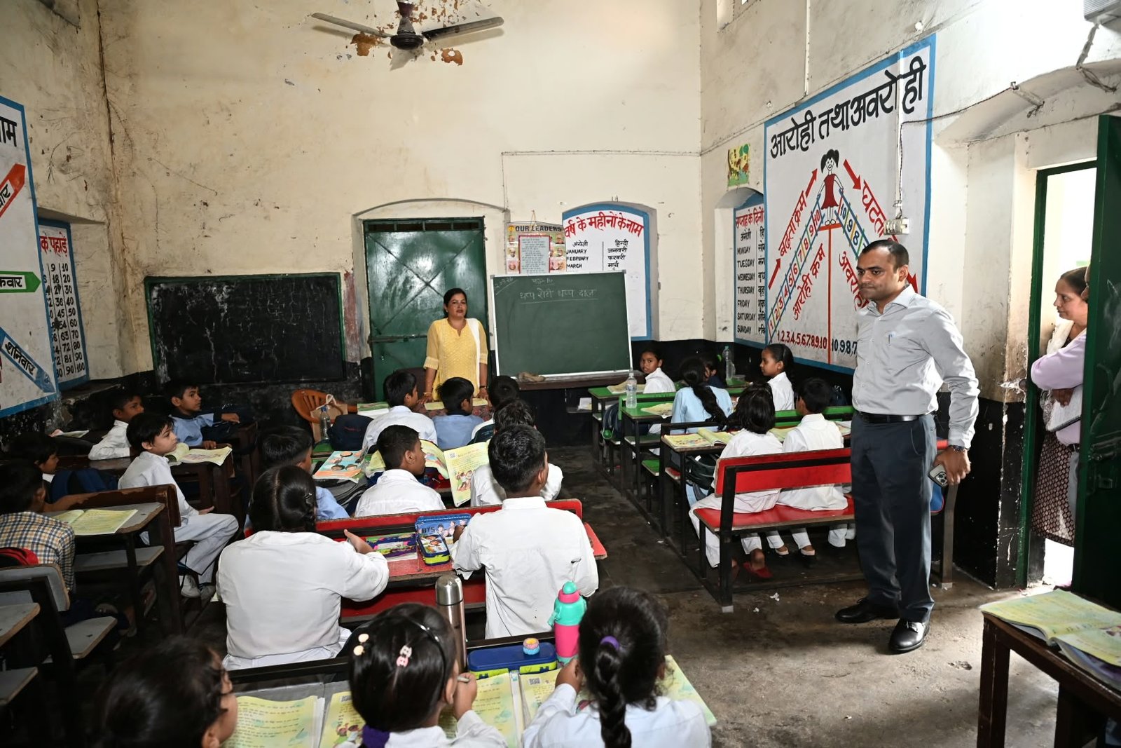 1788346499 275 जिलाधिकारी ने राजकीय प्राथमिक विद्यालय नं 3 ज्वालापुर एवं राजकीय