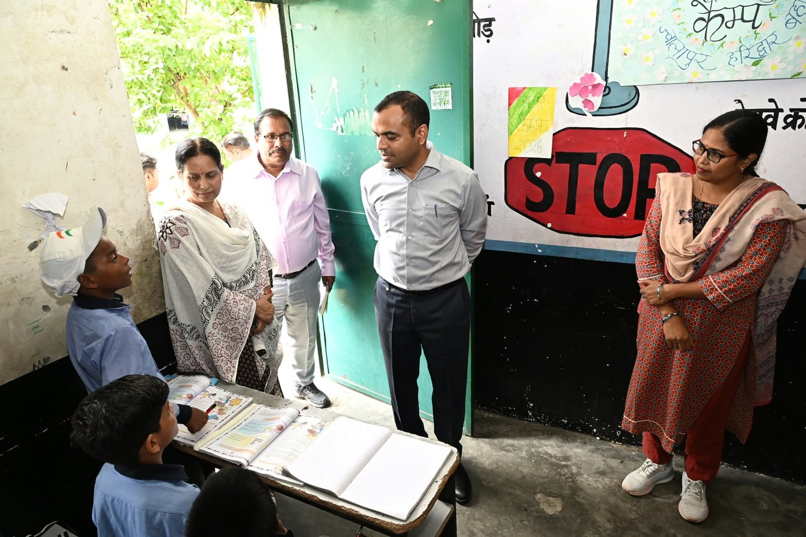 जिलाधिकारी ने राजकीय प्राथमिक विद्यालय नं 3, ज्वालापुर एवं राजकीय प्राथमिक विद्यालय नं 18 कनखल का औचक निरीक्षण कर शिक्षा एवं मध्याह्न भोजन की गुणवत्ता का जायजा लिया 4 1788346499 321 जिलाधिकारी ने राजकीय प्राथमिक विद्यालय नं 3 ज्वालापुर एवं राजकीय