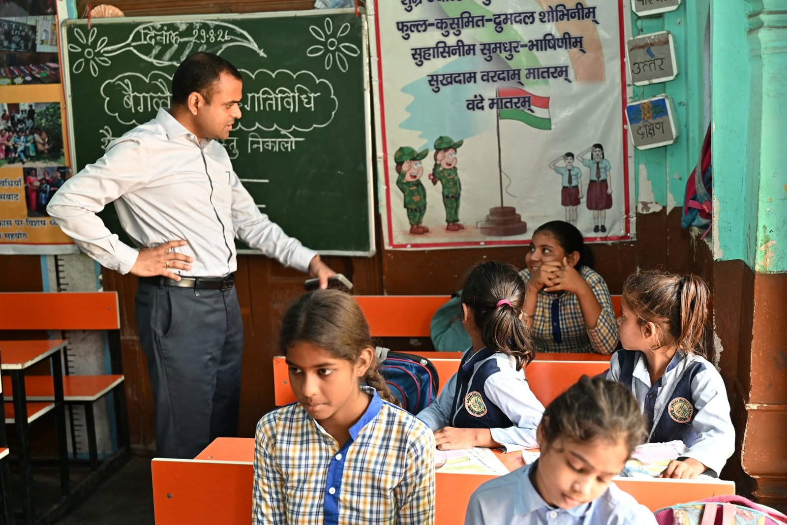 1788346499 768 जिलाधिकारी ने राजकीय प्राथमिक विद्यालय नं 3 ज्वालापुर एवं राजकीय