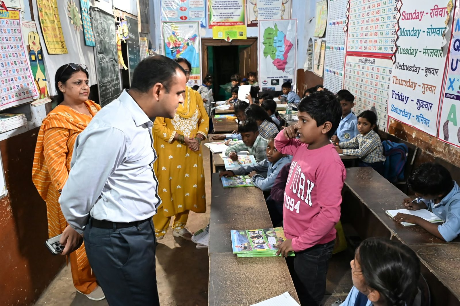 जिलाधिकारी ने राजकीय प्राथमिक विद्यालय नं 3, ज्वालापुर एवं राजकीय प्राथमिक विद्यालय नं 18 कनखल का औचक निरीक्षण कर शिक्षा एवं मध्याह्न भोजन की गुणवत्ता का जायजा लिया 17 1788346499 800 जिलाधिकारी ने राजकीय प्राथमिक विद्यालय नं 3 ज्वालापुर एवं राजकीय