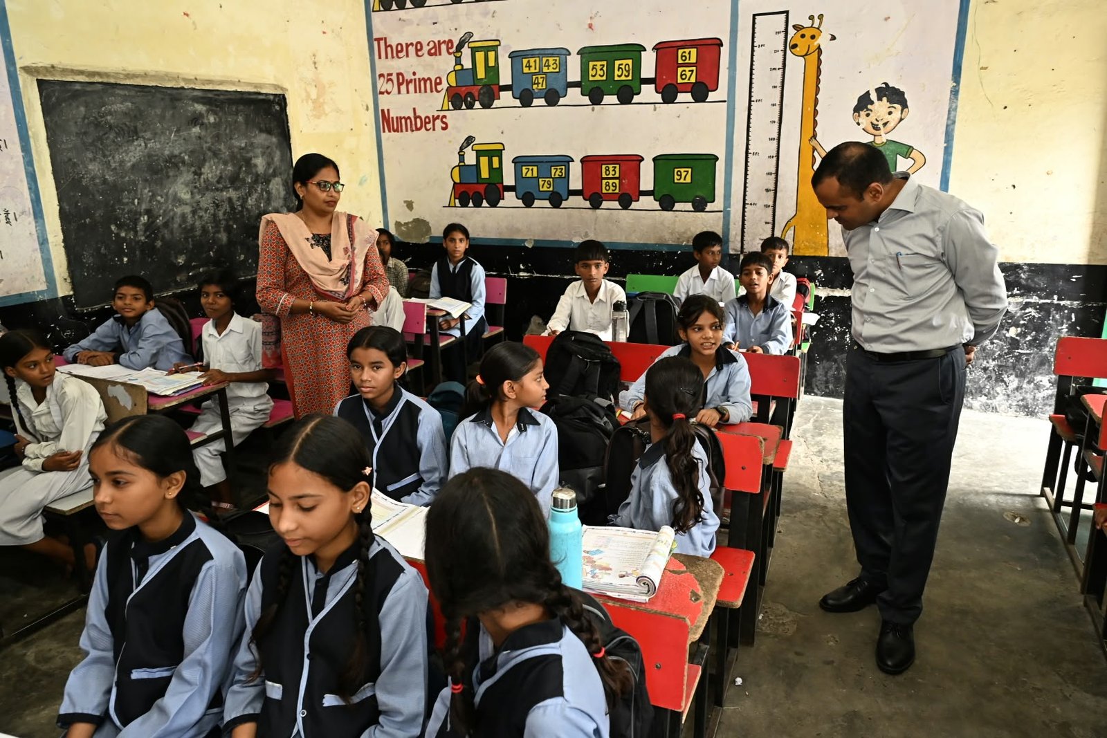 1788346499 914 जिलाधिकारी ने राजकीय प्राथमिक विद्यालय नं 3 ज्वालापुर एवं राजकीय