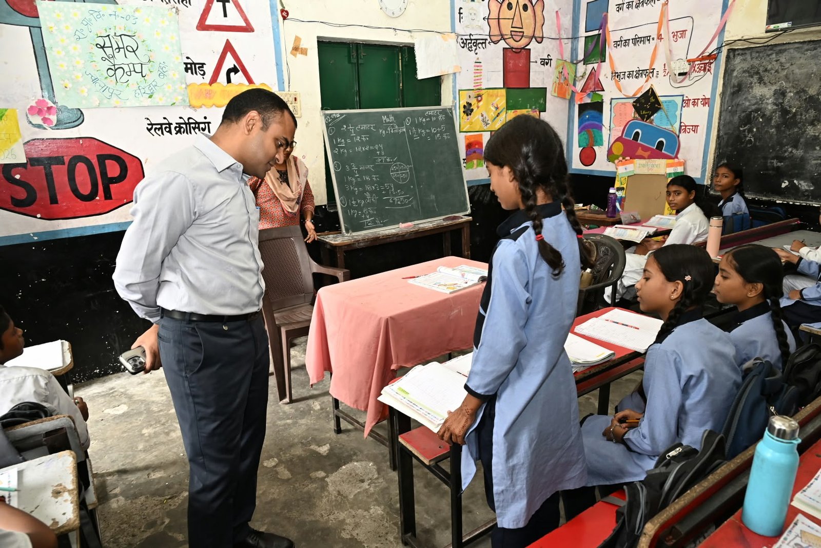 1788346499 972 जिलाधिकारी ने राजकीय प्राथमिक विद्यालय नं 3 ज्वालापुर एवं राजकीय